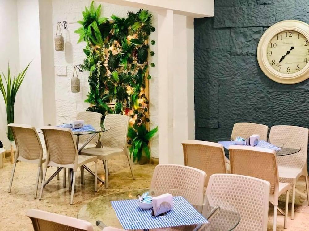 Hotel Palmas Del Estadio Hotel